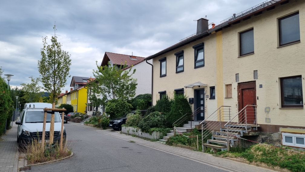 Wie lautet die aktuelle Landesgesetzgebung in Bezug auf  PV-Nutzung, bei umfangreich sanierten Dachflächen in BW?