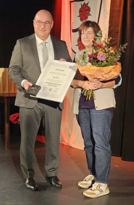 Wir gratulieren unserem Ehrenmitglied Elke Ehret zur Verleihung der Bürgermedaille